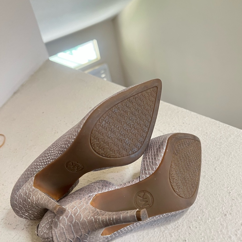 Michael Kors Nathalie Flex High Pump Metallic Embossed Leather Silver Size 5.5 - Picture 10 of 12